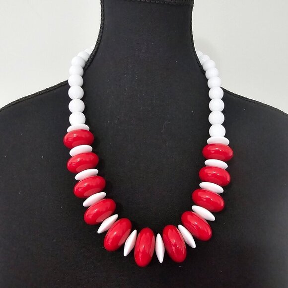 Red & White Retro Large Chunky Beaded Necklace - Picture 2 of 10